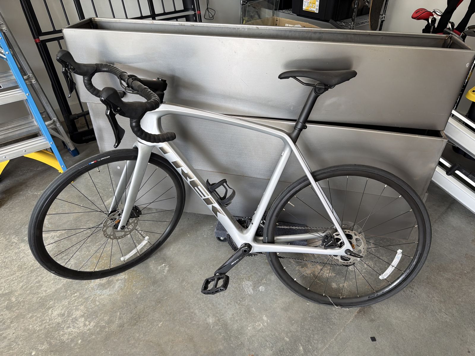 Trek Domane SL 5 Road Bike - 58cm 500 OCLV Carbon Frame, Low Miles