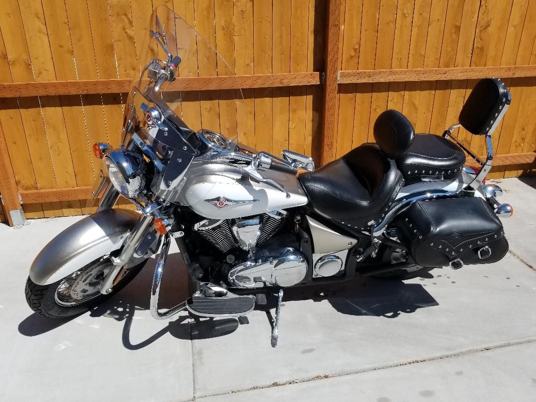 2009 Kawasaki Vulcan 900 Classic LT – ONLY 6,700 MILES – Pristine w/ extras