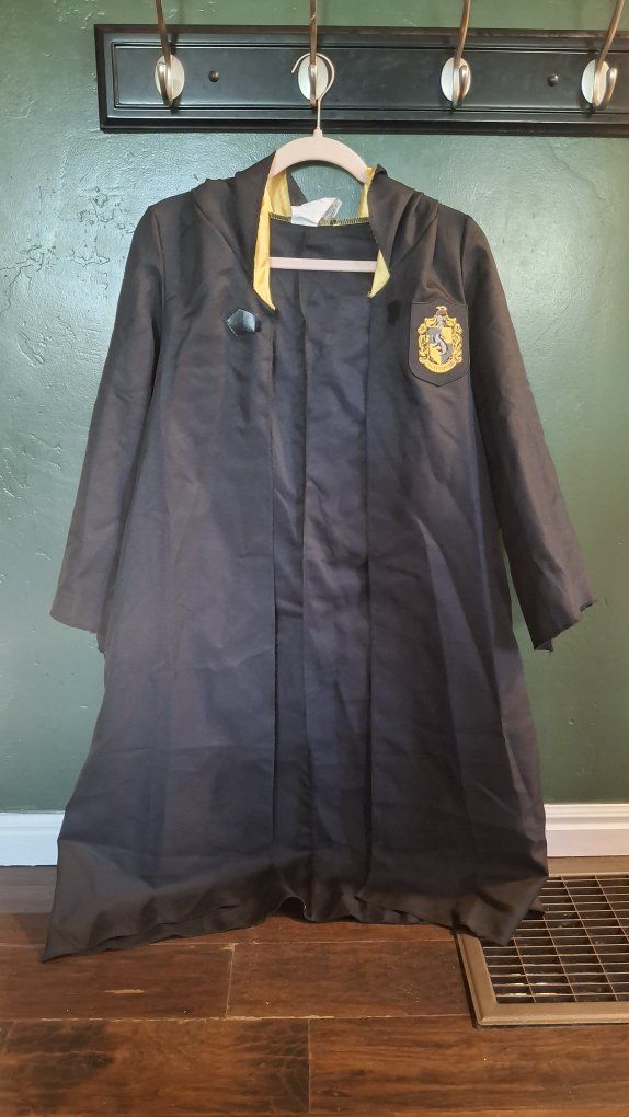 Harry Potter Hufflepuff Costume Robe Size L (10-12) Disguise Inc