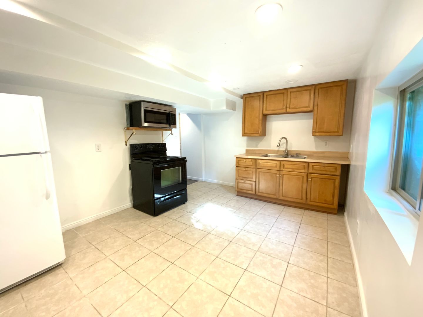 Main image 6