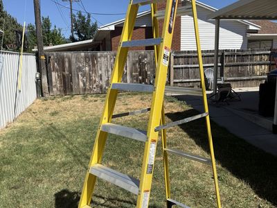 Louisville 8FT Fiberglass Ladder