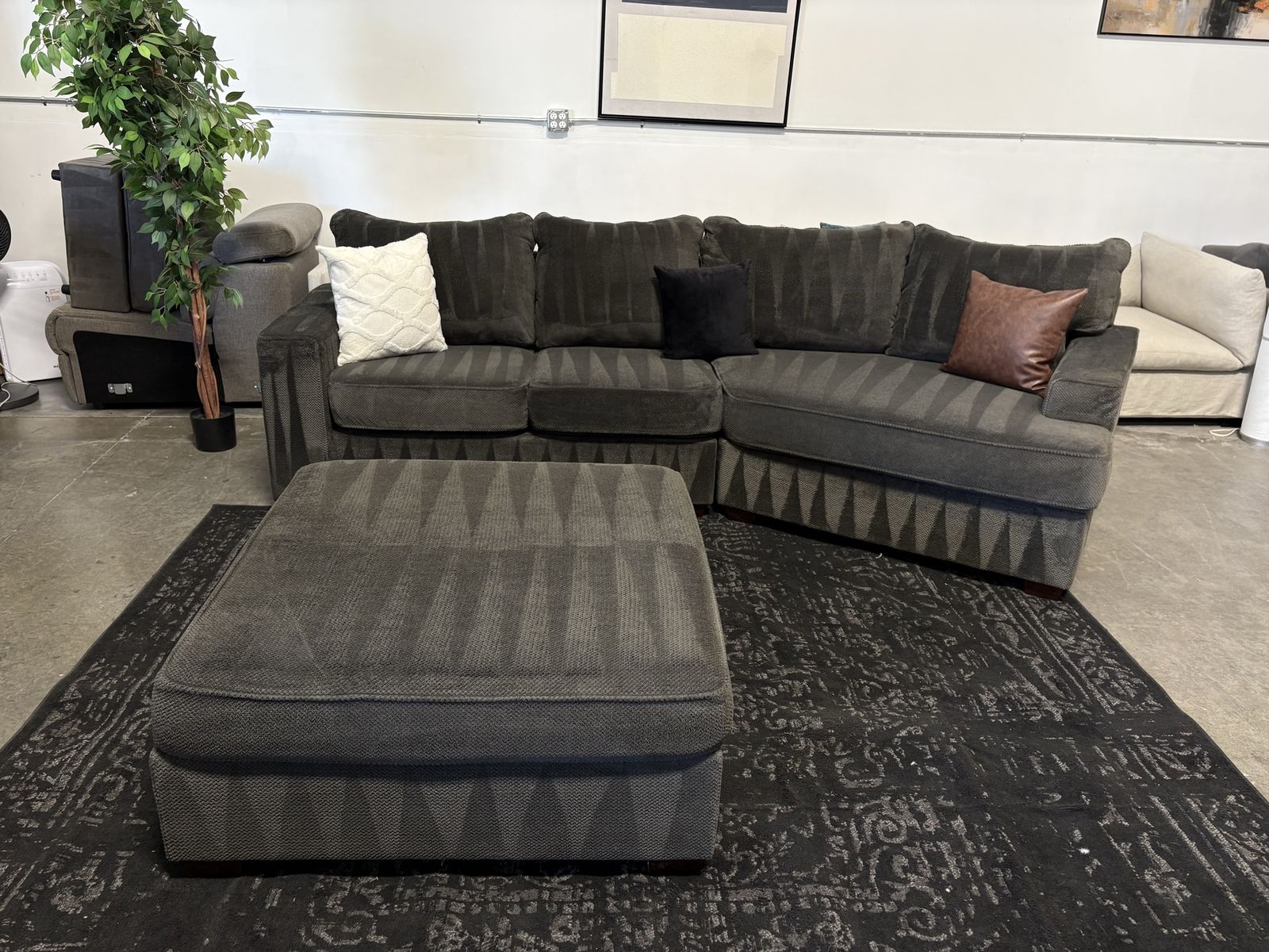 Living Spaces Sectional & Ottoman (Can Deliver)