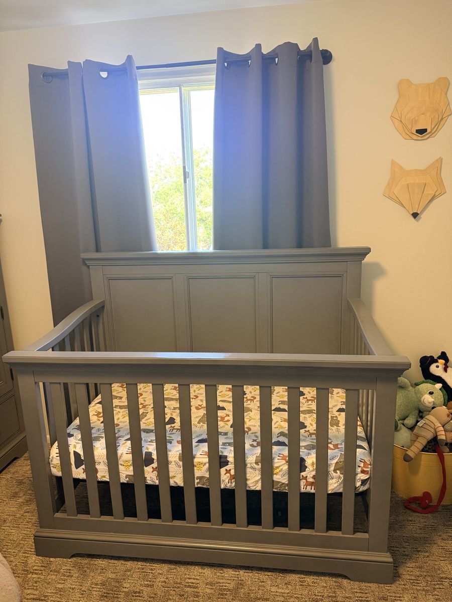 Hanley Crib & Dresser