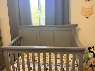 Hanley Crib & Dresser