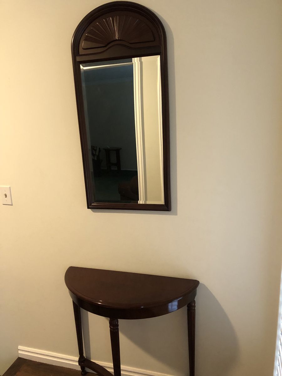 ENTRY TABLE WITH MIRROR