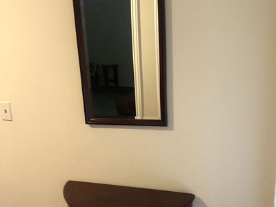 ENTRY TABLE WITH MIRROR