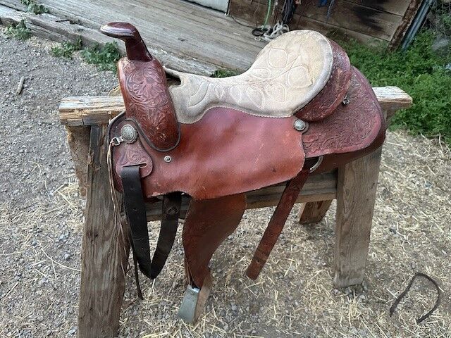 HEREFORD Western saddle