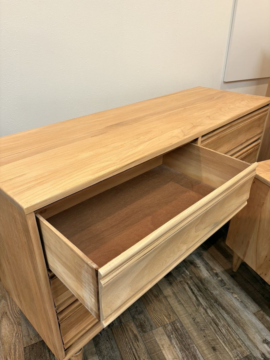 Main image 3