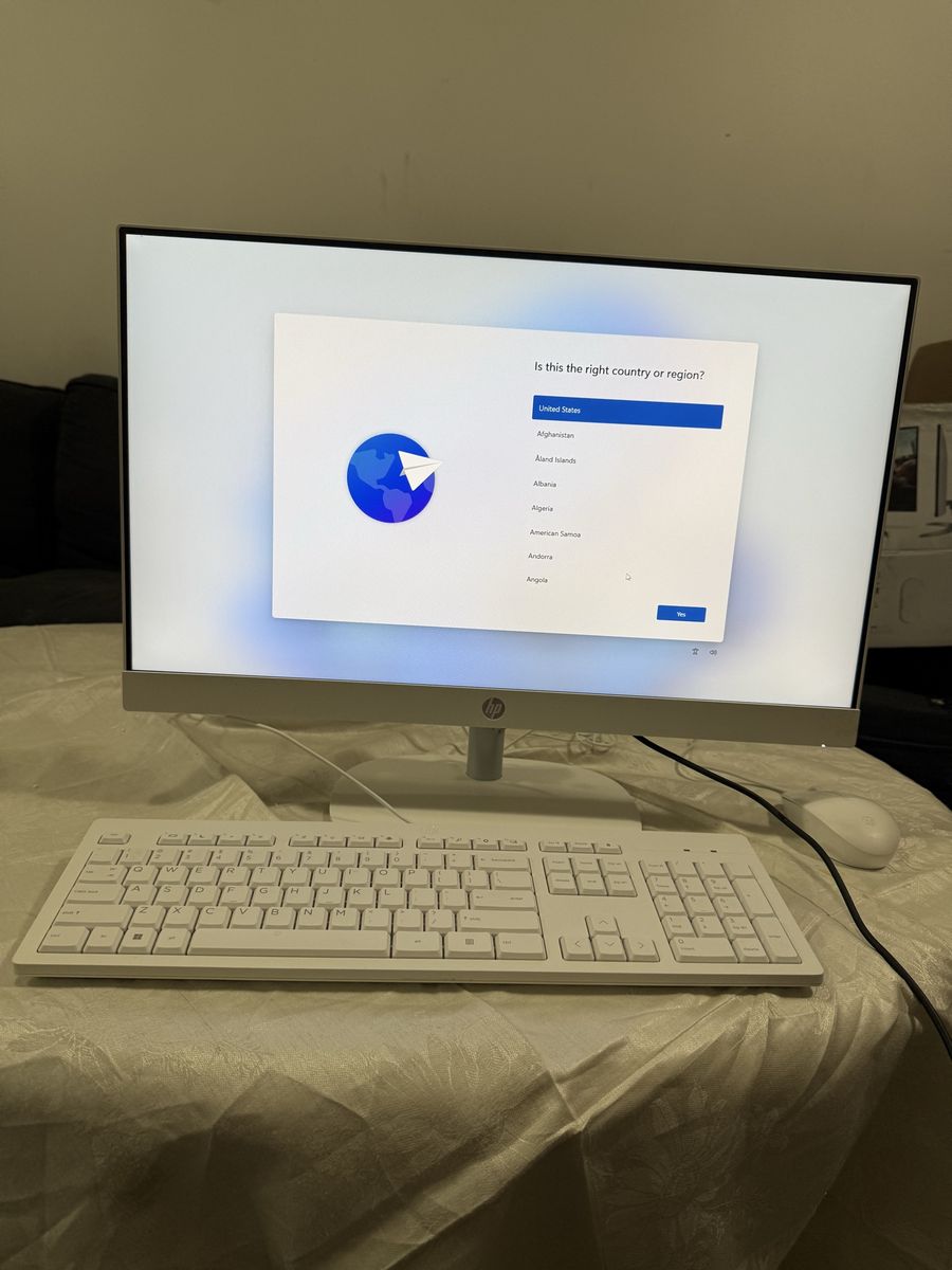 HP AIO 24-CR0046 DESKTOP AMD ATHLON GOLD 7220U 4GB 256GB