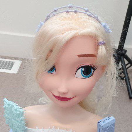 Disney Frozen Elsa Deluxe Styling Head w/ Tiara & Accessories - Blonde Hair Practice Hair Styling