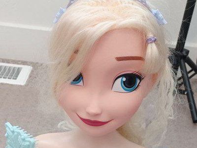 Disney Frozen Elsa Deluxe Styling Head w/ Tiara & Accessories - Blonde Hair Practice Hair Styling