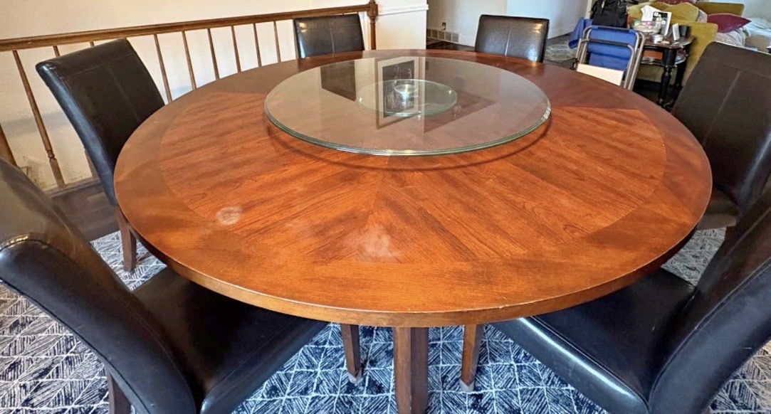 Round Wood Dining Table with Lazy Susan- Excellent Condition