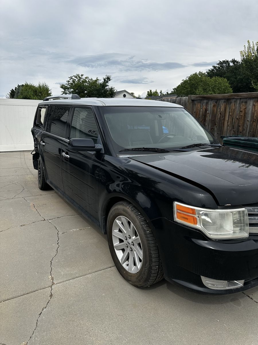 2009 Ford Flex wrecked