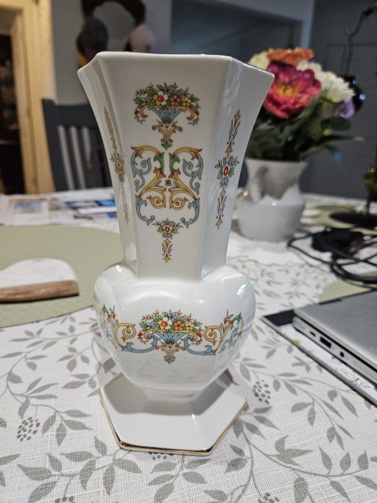 Aynsley Henley Fine Bone China Made in England Hexagonal Floral Vase