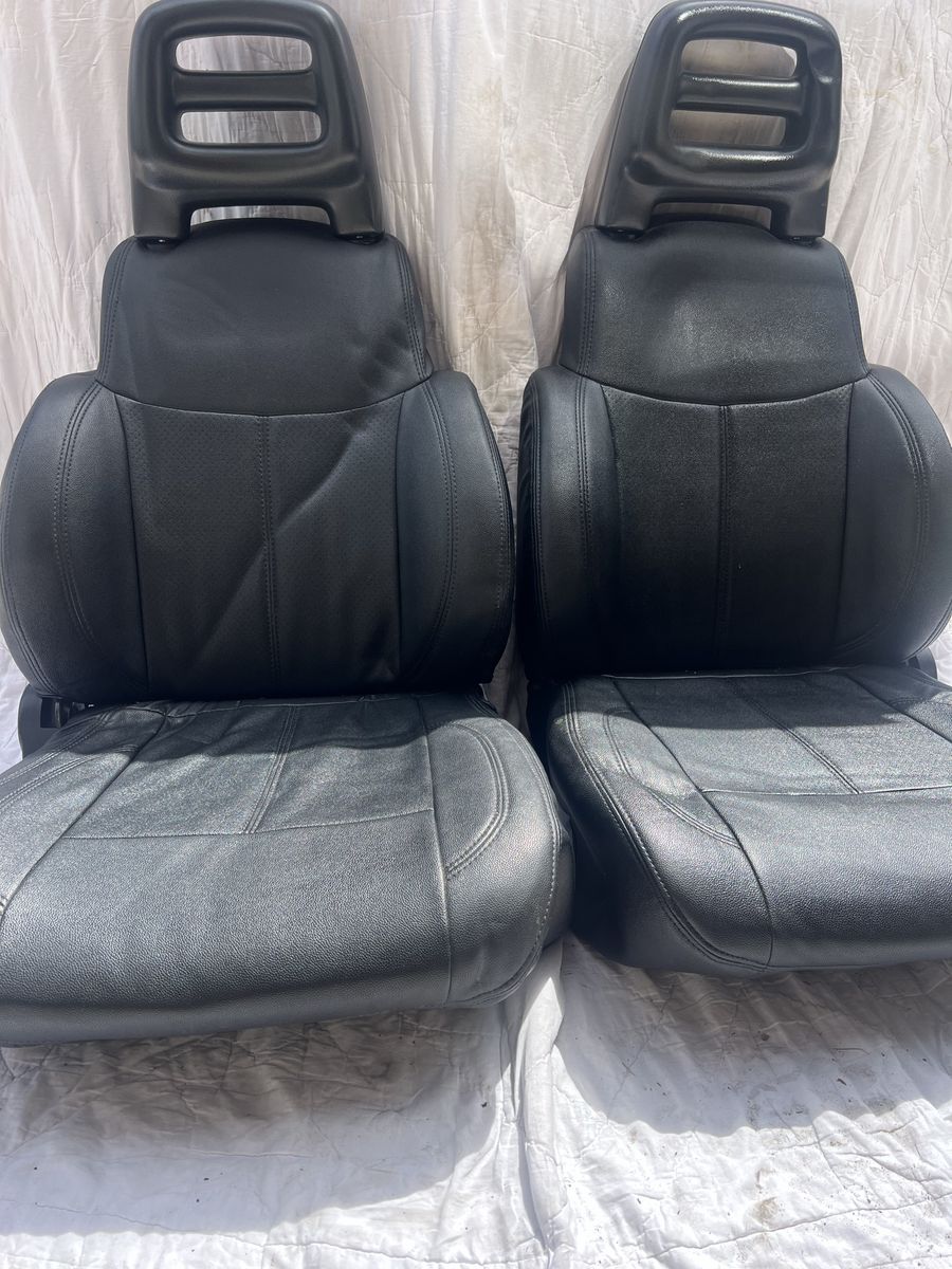 Suzuki Samurai or Jimmy front seats