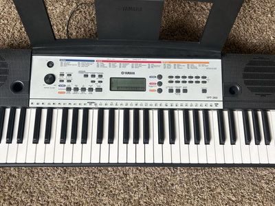 Piano Keyboard 61 Key Yamaha YPT-260