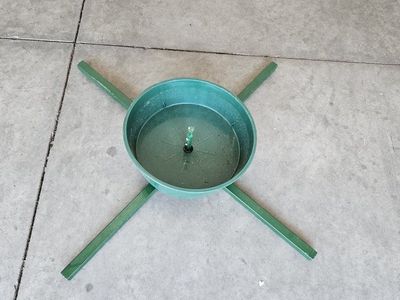 Green Metal Christmas Tree Stand - Holds Live Trees Securely