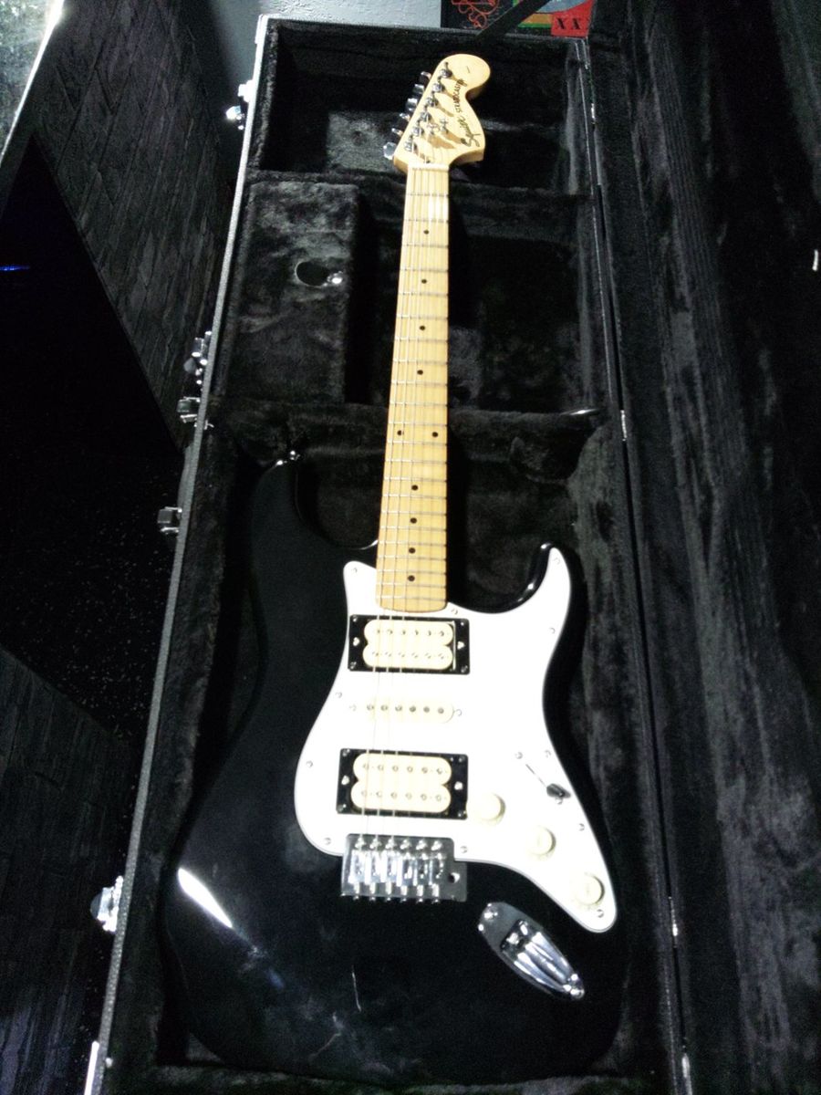 Fender Squire Dave Murray Iron Maiden Stratocaster Hard Case.Strap