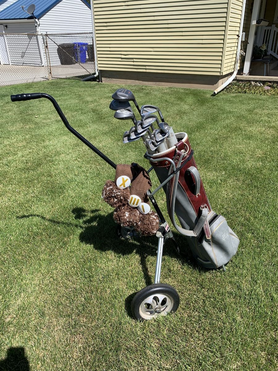 Complete right hand golf club set