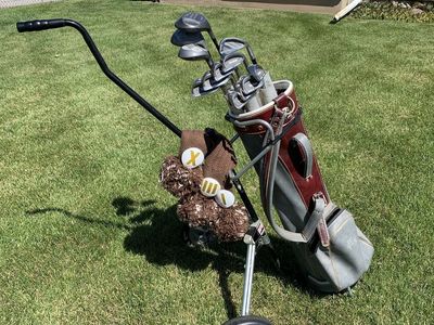 Complete right hand golf club set