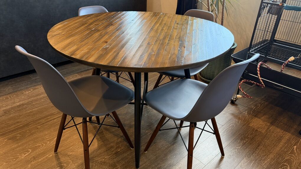 Round Wood Dining Table & Set Of 4 Chairs
