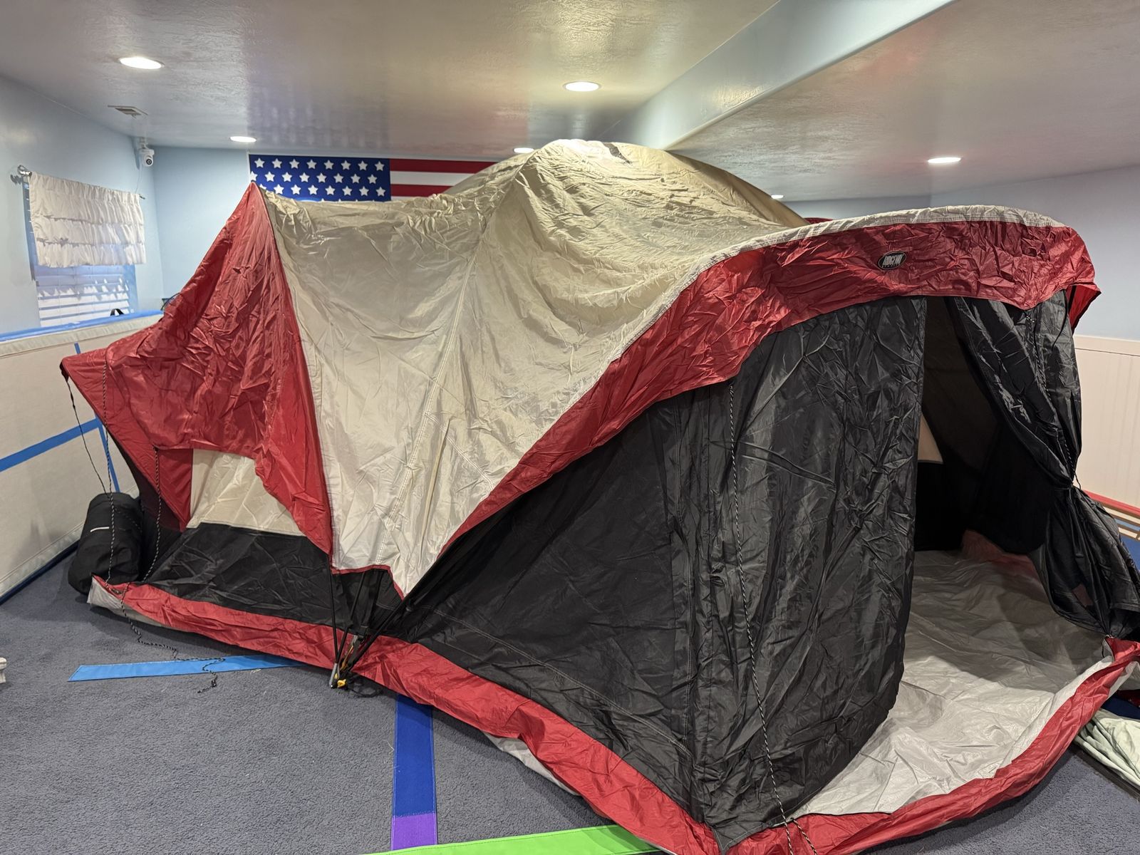 Ridgewood by Kelty HUGE family camping tent - 3 rooms, 8-10 people!