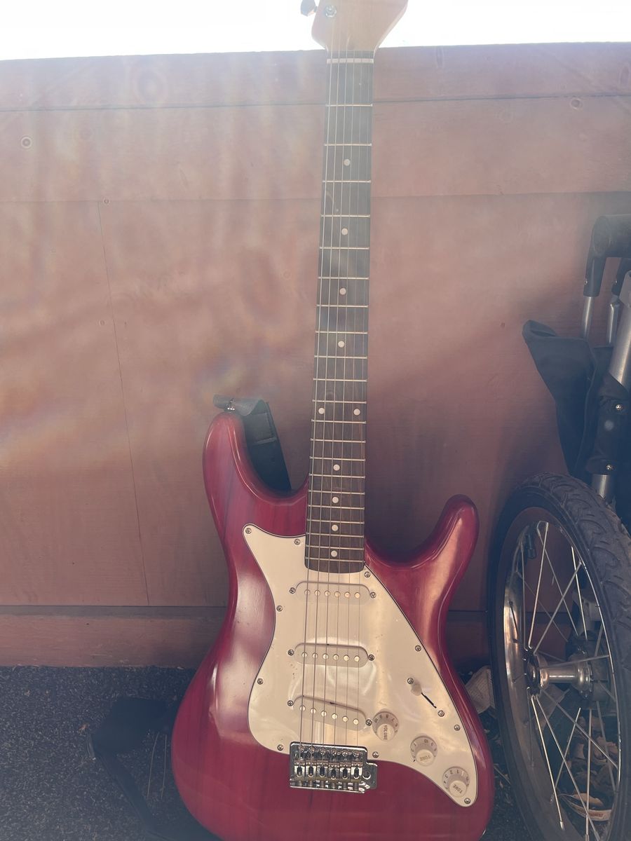 Assassin GE39 Red Guitar with Amplifier