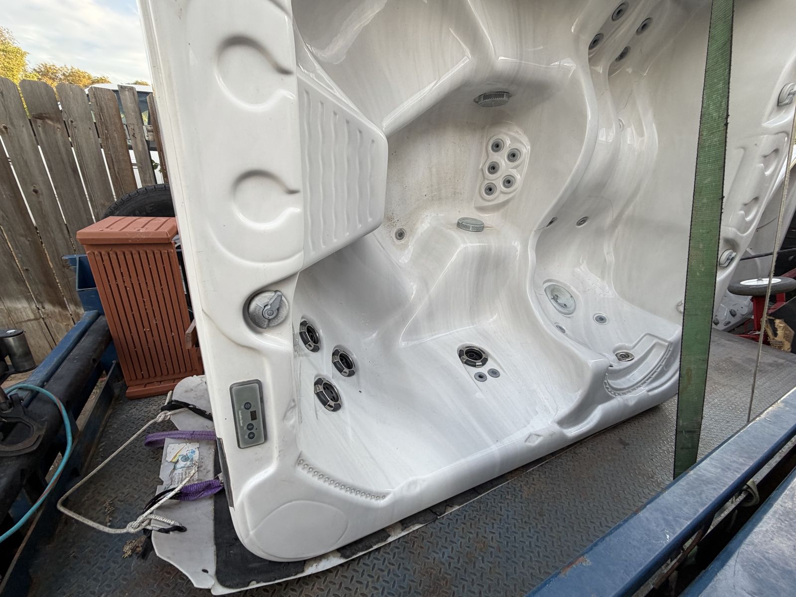 Main image 3