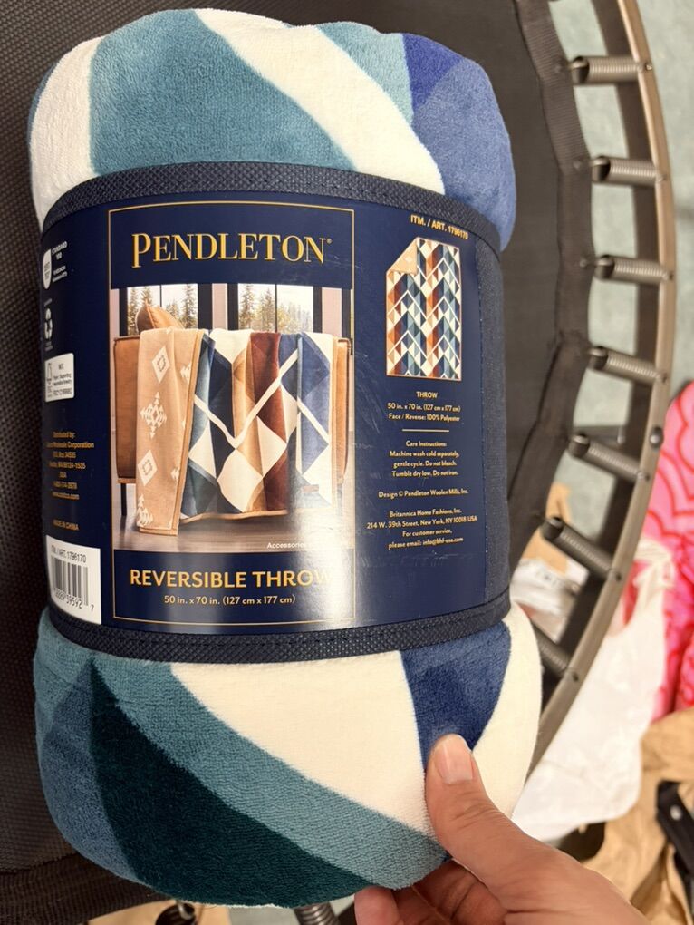 Pendleton Reversible Throw 50“ X 70“