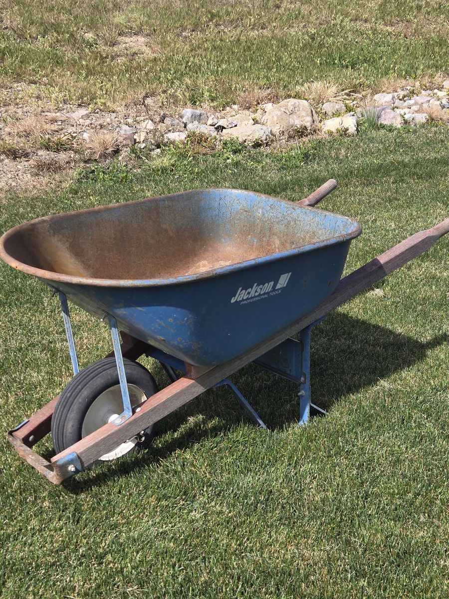 Contractor wheel barrow