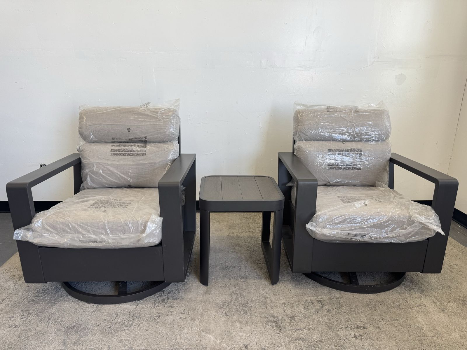 COSTCO OUTDOOR PATIO ROCKING SWIVEL CHAIR SET