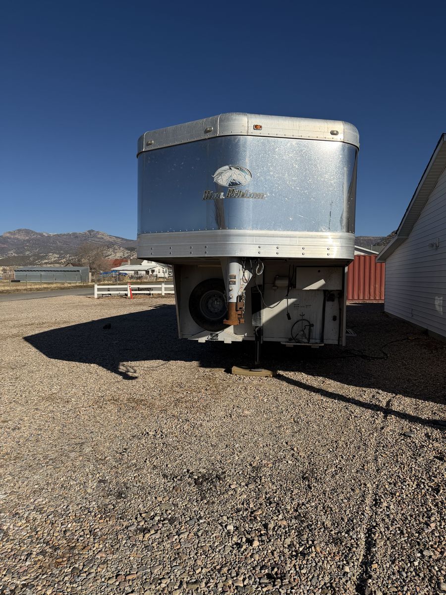 2013 Blue Ribbon Weekender Horse Trailer