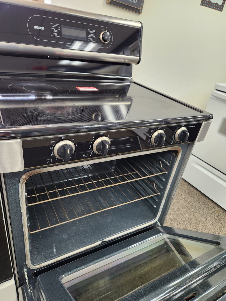 NICE BOSCH STAINLESS STEEL GLASS TOP RANGE! W-WARRANTY