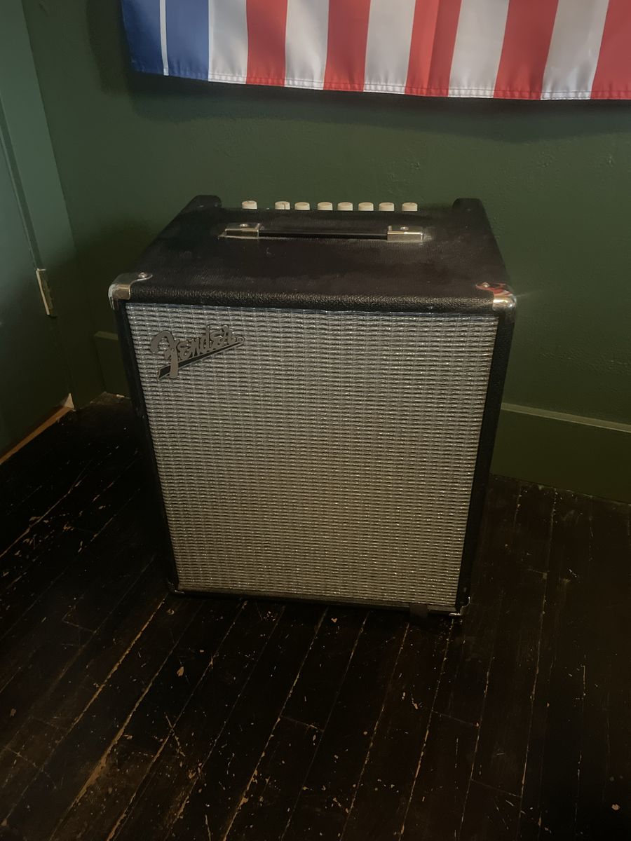 Fender Rumble Bass Amplifier - Great Condition, Perfect for Practice & Gigs