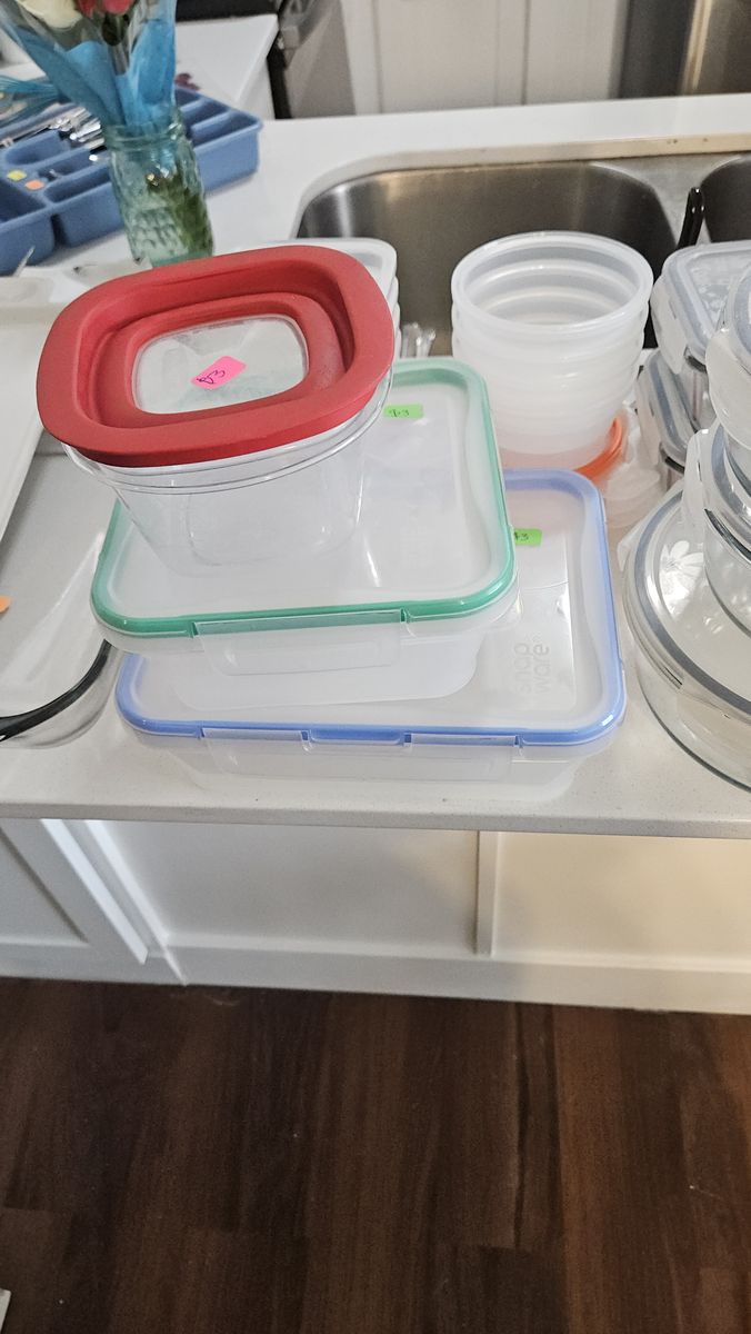 Plastic food storage containers