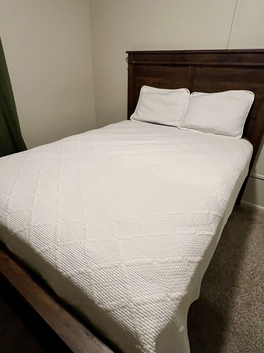 Nicole Miller White Queen Quilt Set with Matching Shams