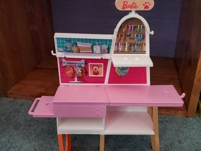 Barbie Pet Grooming Station Doll Playset Pink White