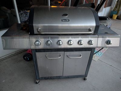Dyna-Glo 6 Burner BBQ Grill
