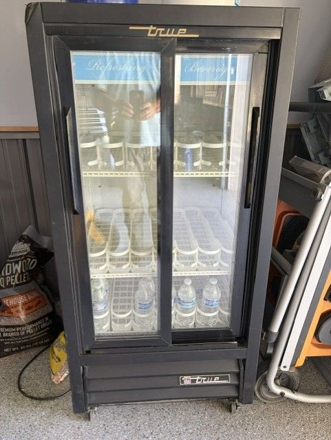 REFRIDGERATOR