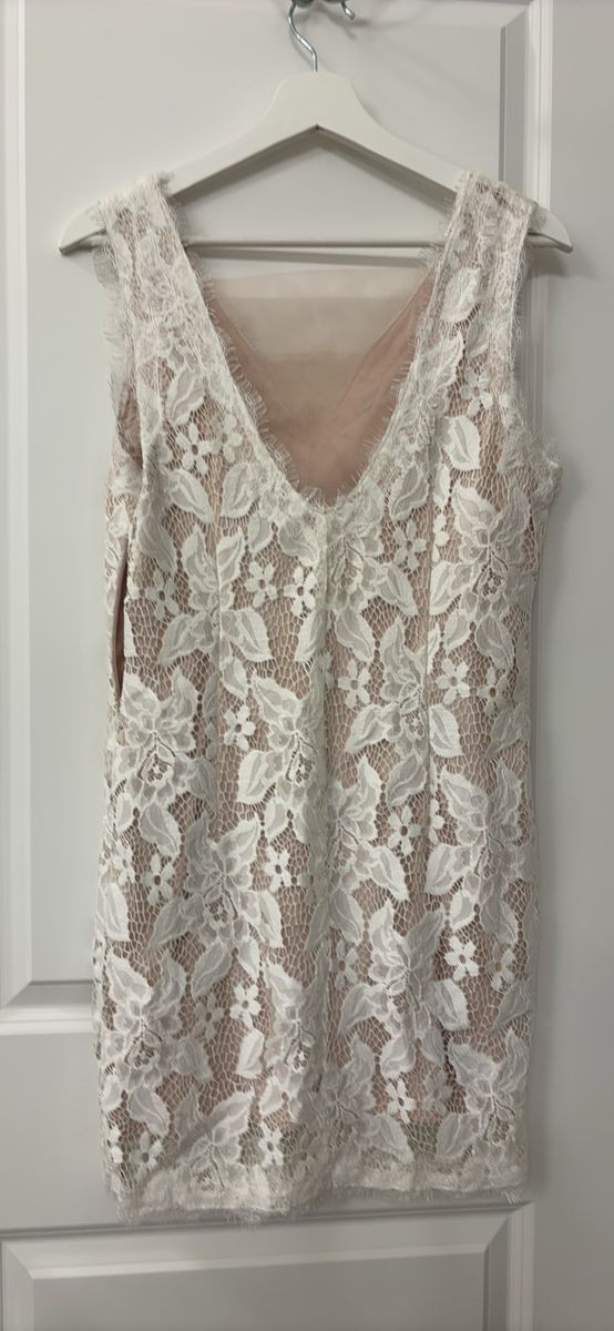 White Lace V-Neck Sleeveless Cocktail Dress Size M, Nude Lining, Sheath Style