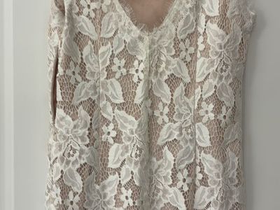 White Lace V-Neck Sleeveless Cocktail Dress Size M, Nude Lining, Sheath Style