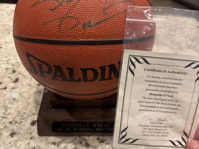 Shaquille O’Neal signed COA basketball