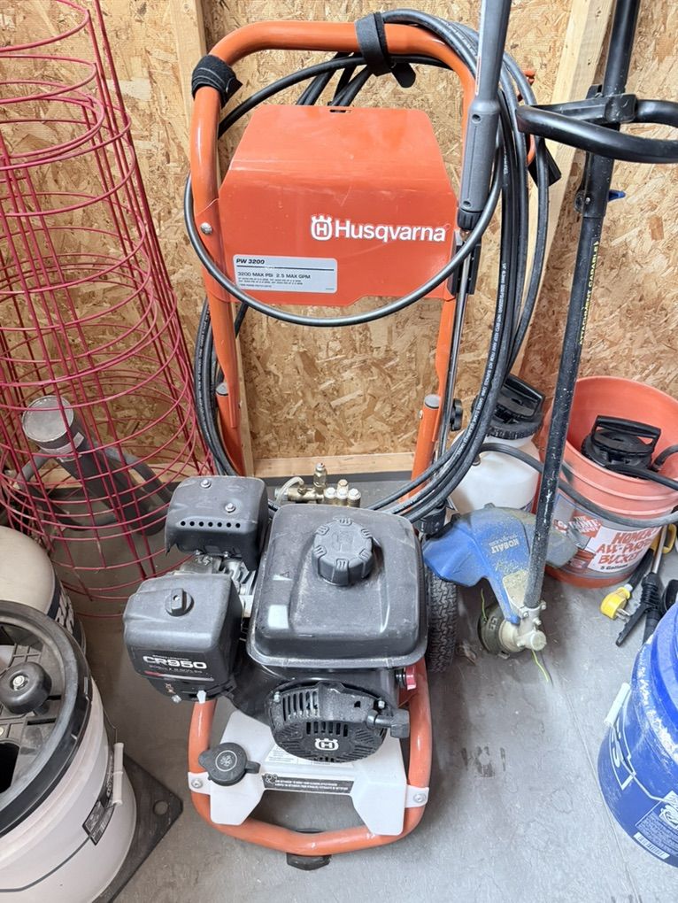 Husqvarna PW 3200 Pressure Washer