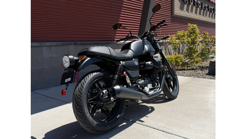 2026 Moto Guzzi V7 STONE