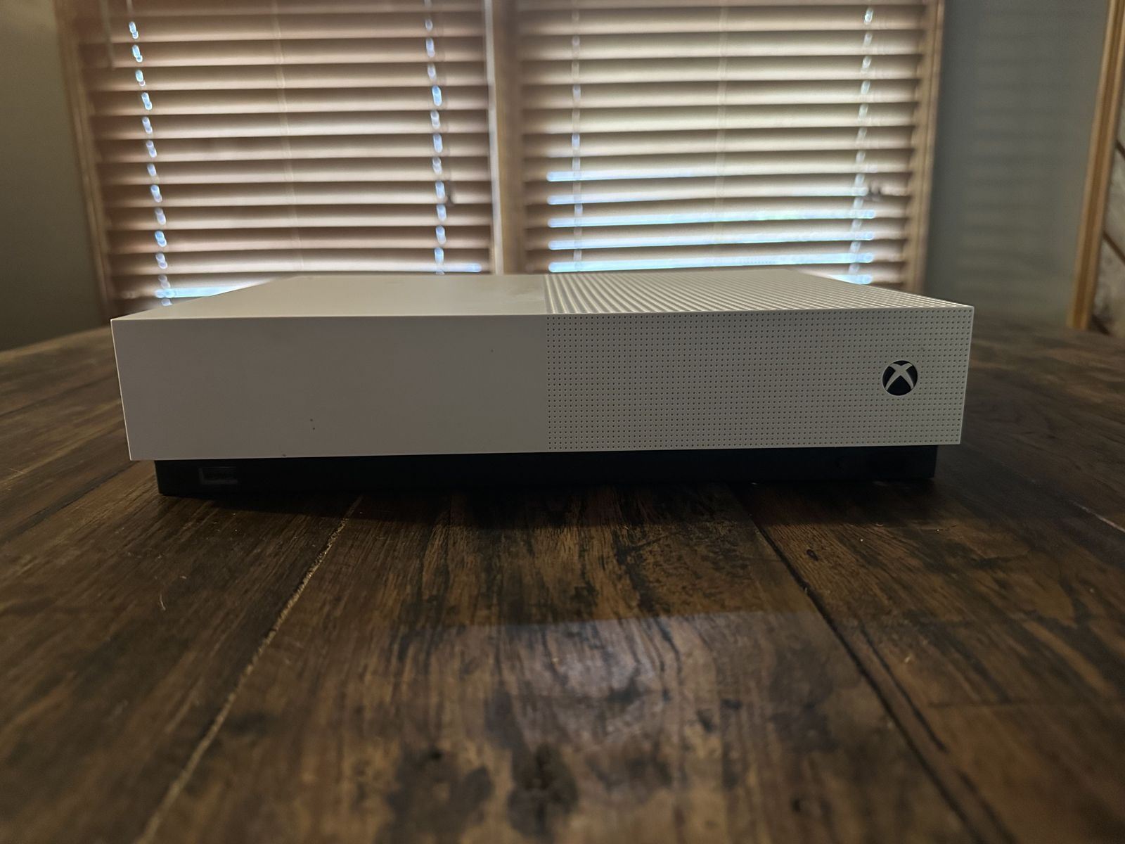 Microsoft Xbox One S 500GB - White