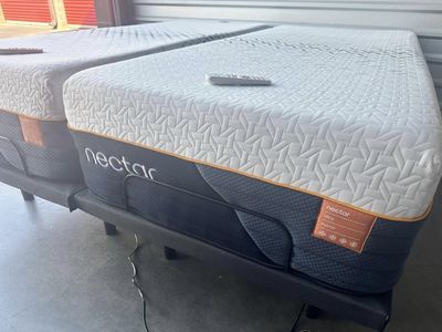 Nectar Ultra Memory and Hybrid Split King, Mattress Set with Adjustable Base & Remote, Excellent Condition