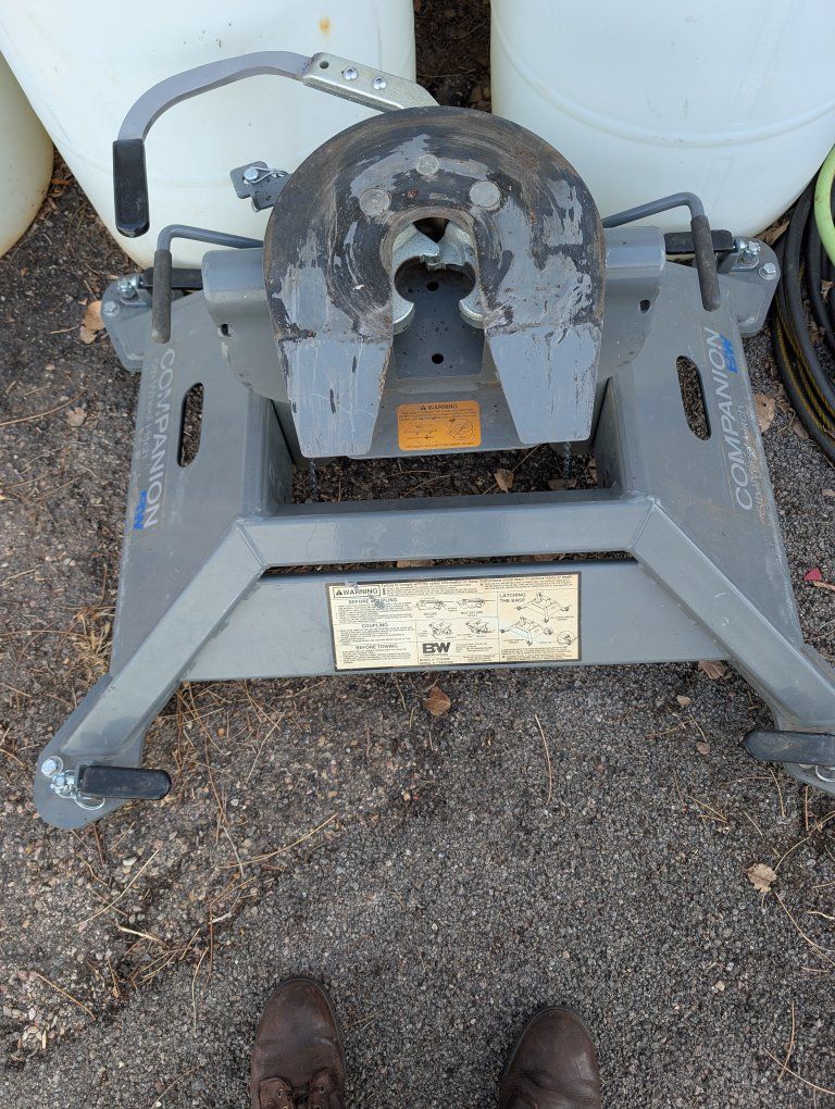 Champion 5th wheel hitch