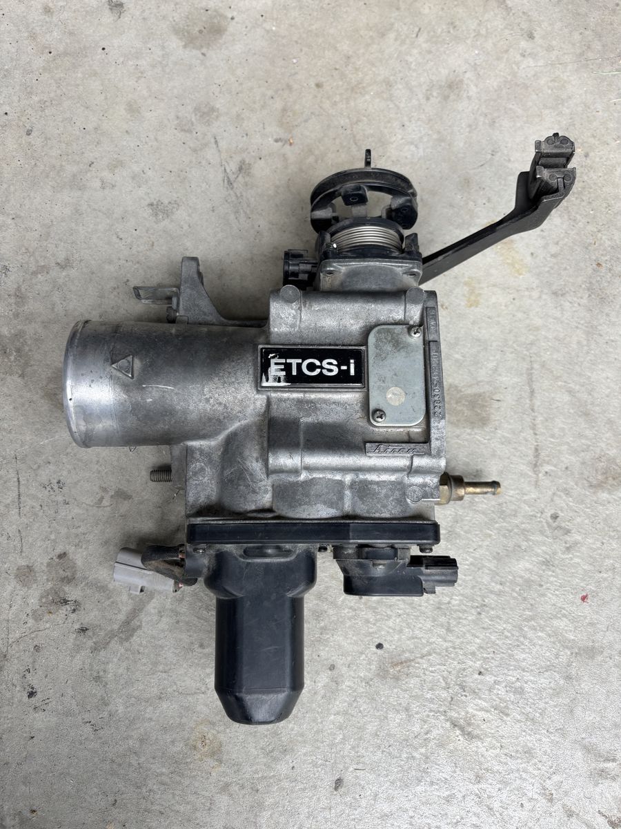 Lexus IS300 2001-2005 ETCS-I Throttle Body Assembly - OEM Part