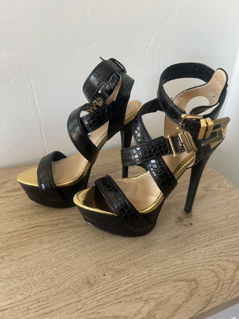 Black/gold Size 8 Heels