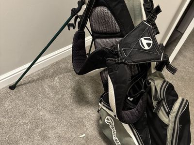 TaylorMade Golf Stand Bag Black/Grey with 4-Way Divider and Dual Strap